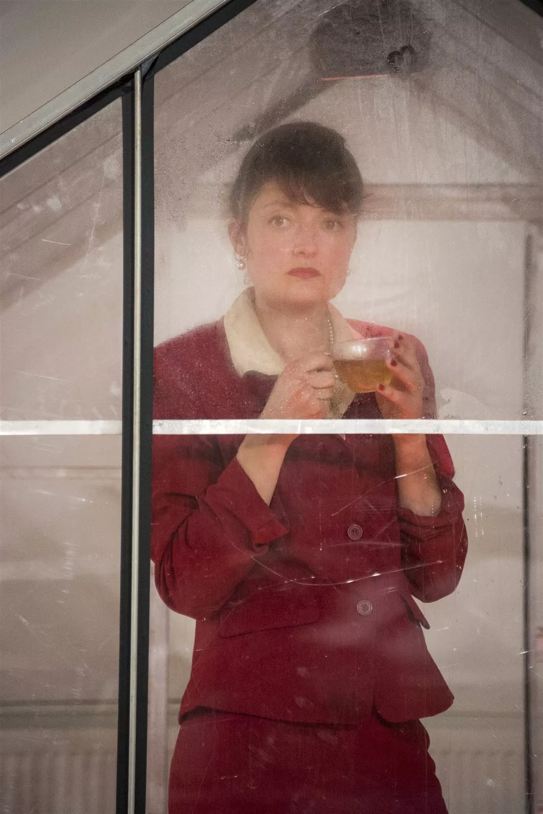 Artemis - Echte vrouwen joggen in regenpak