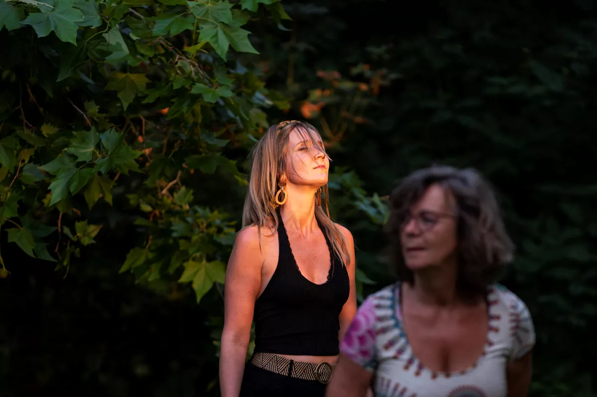 Midzomerdans 2020 bij Yell & Yonkers in de tuin